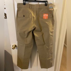 Men’s Dockers crossover cargo. NWT 36x30.